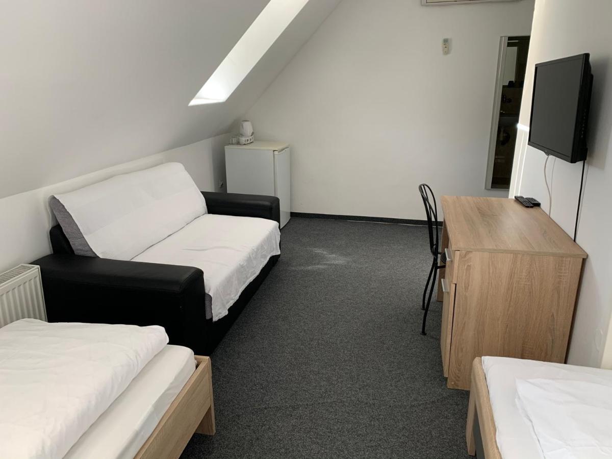 Penzion Holiday Trnava Exterior photo